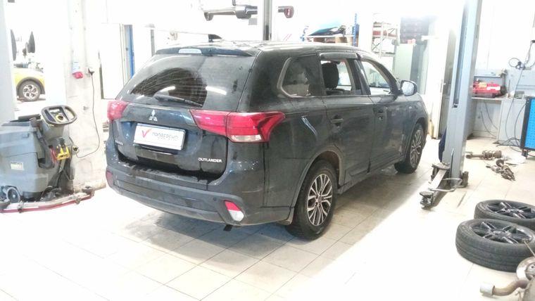 Mitsubishi Outlander, 2017 - вид 2