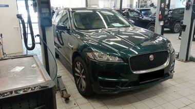 Jaguar F-Pace 2017 года, 121 040 км - вид 2