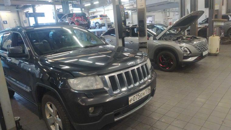 Jeep Grand Cherokee 2012 года, 275 909 км - вид 2