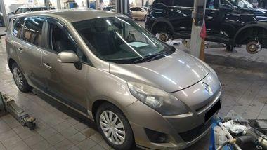 Renault Grand Scenic 2011 года, 242 731 км - вид 2