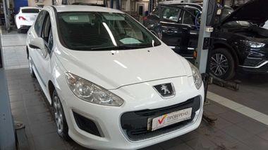 Peugeot 308 2012 года, 147 355 км - вид 2