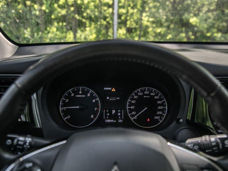 Mitsubishi Outlander, 2018 - вид 4