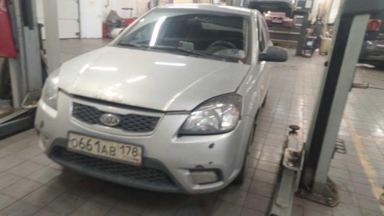 Kia Rio 2010 года, 303 588 км - вид 1
