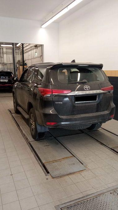 Toyota Fortuner 2021 года, 75 000 км - вид 2