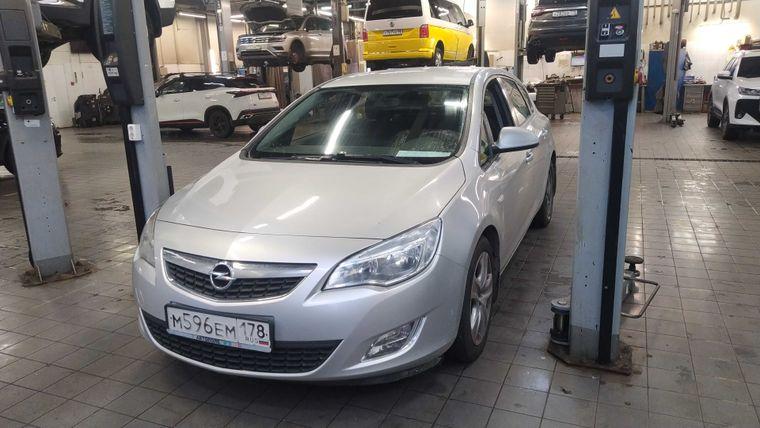 Opel Astra 2011 года, 170 205 км - вид 1