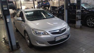 Opel Astra 2011 года, 170 205 км - вид 2