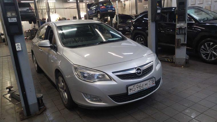 Opel Astra 2011 года, 170 205 км - вид 2