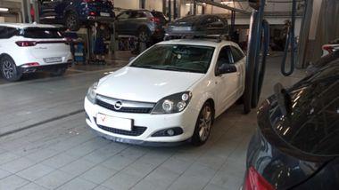 Opel Astra GTC 2010 года, 188 211 км - вид 1