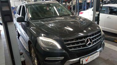 Mercedes-Benz M-класс 2013 года, 231 100 км - вид 2