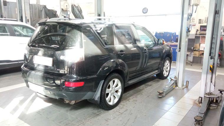 Mitsubishi Outlander, 2010 - вид 2