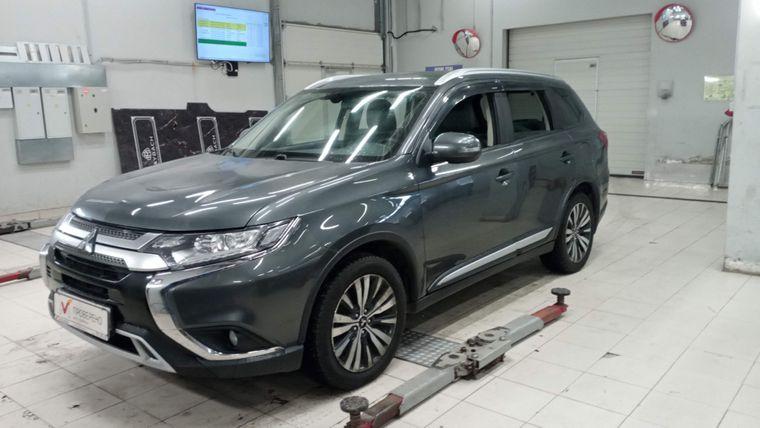 Mitsubishi Outlander 2018 года, 147 287 км - вид 1
