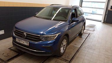 Volkswagen Tiguan 2021 года, 62 369 км - вид 1