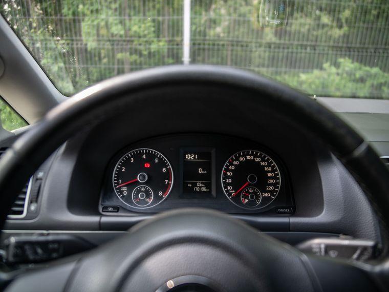 Volkswagen Touran, 2011 - вид 4