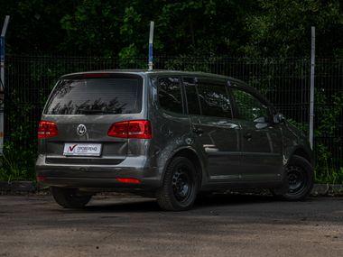 Volkswagen Touran 2011 года, 177 000 км - вид 2