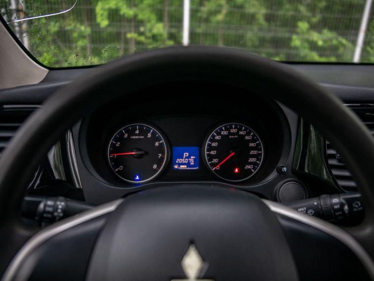 Mitsubishi Outlander, 2018 - вид 4