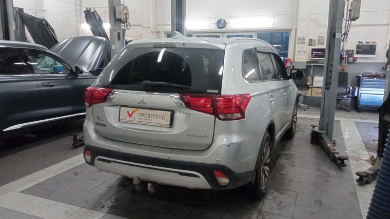Mitsubishi Outlander, 2018 - вид 2