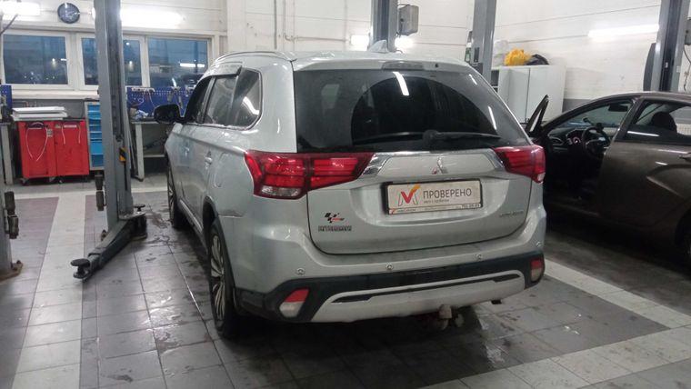 Mitsubishi Outlander, 2018 - вид 3