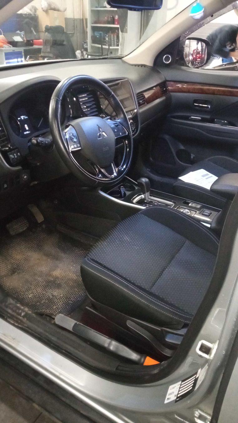 Mitsubishi Outlander, 2018 - вид 4